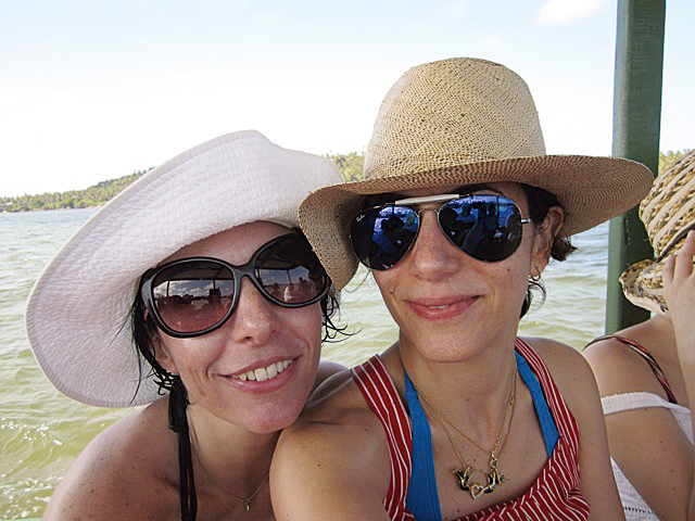 Denise Gallo e Marina Person,  praia dos Carneiros, PE