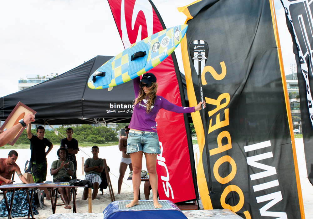 Em janeiro passado, levando o título de waterwoman por ter conseguido os melhores resultados nos três dias da competição Water Challenge II, na Barra da Tijuca (RJ)