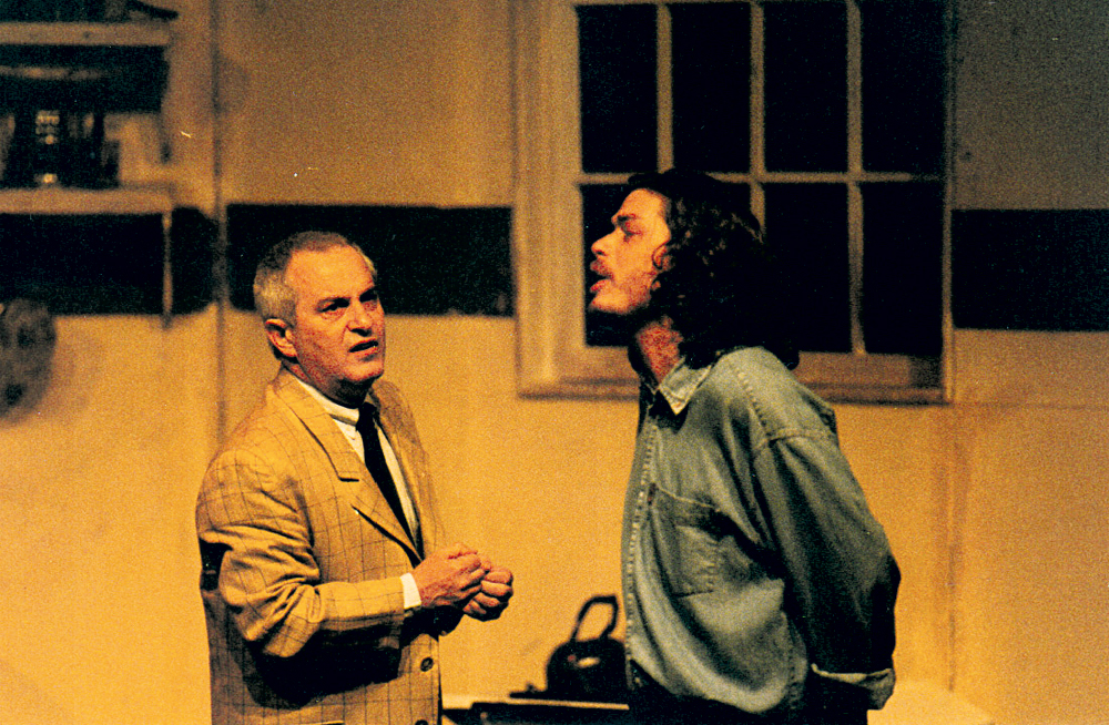 Na peça Oeste, texto de Sam Sheppard e direção de Marco Ricca, em São Paulo, 1995