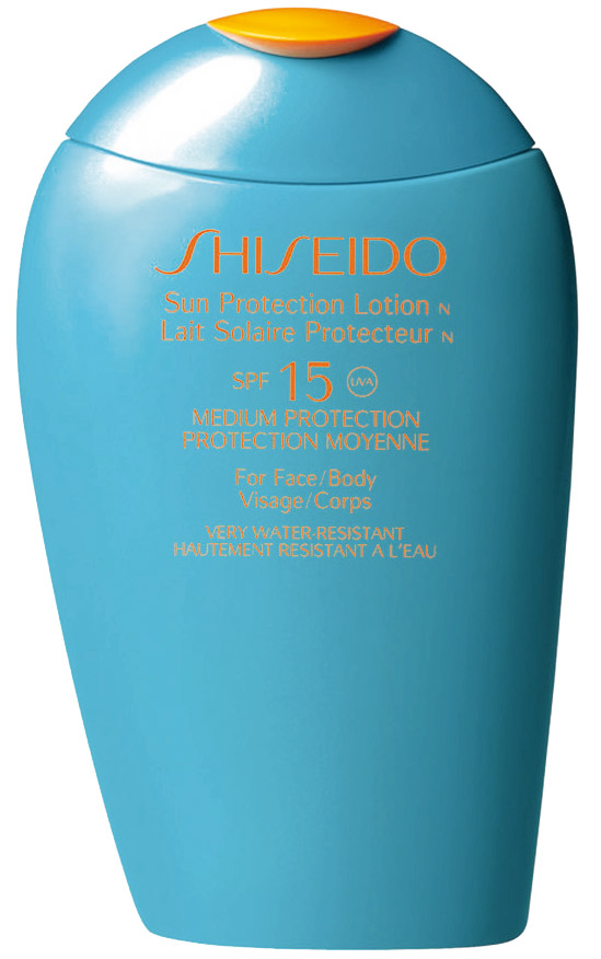 Toque seco:  “Minha pele é oleosa, por isso preciso usar um protetor solar mais sequinho. Gosto deste da Shiseido. Uso quando vou praticar wake ou treinar na praia”