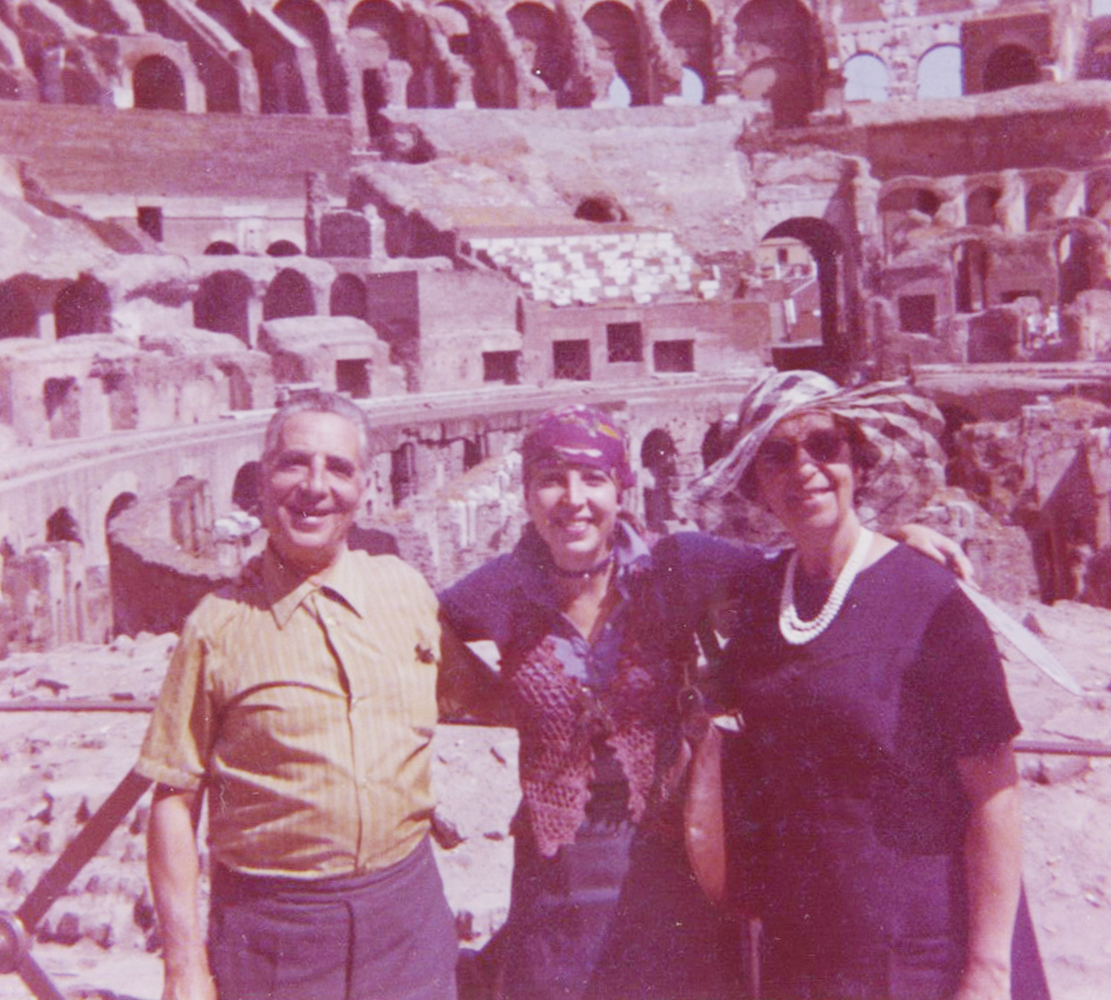 Em 1969, entre os pais, em Roma