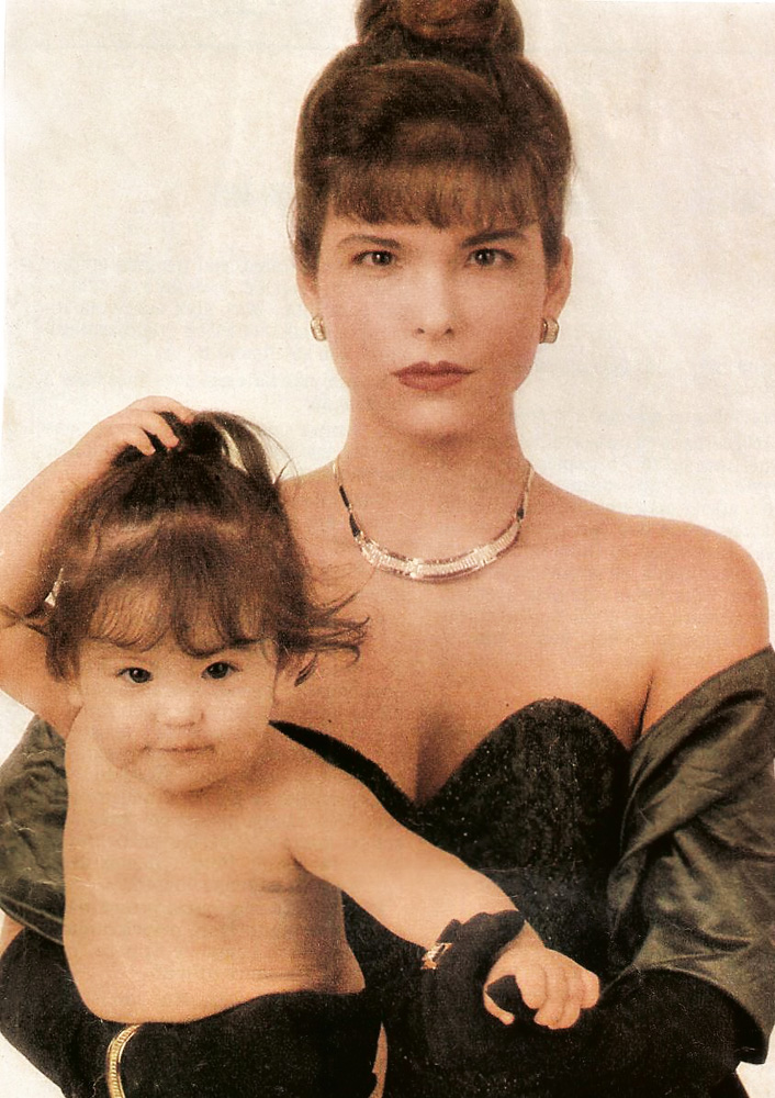 À esq., com Rafaela, em 1988, para a revista Desfile