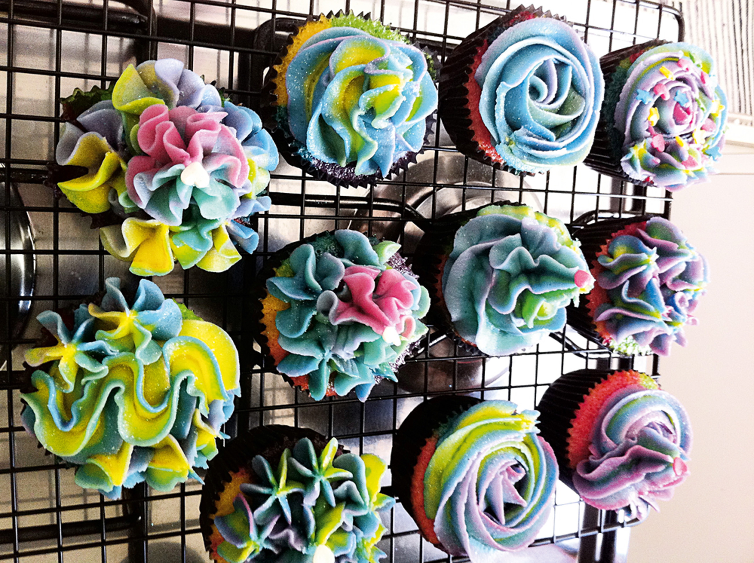 16h - “Nas tardes livres preparo cupcakes, gosto dos de manteiga e coloridos.