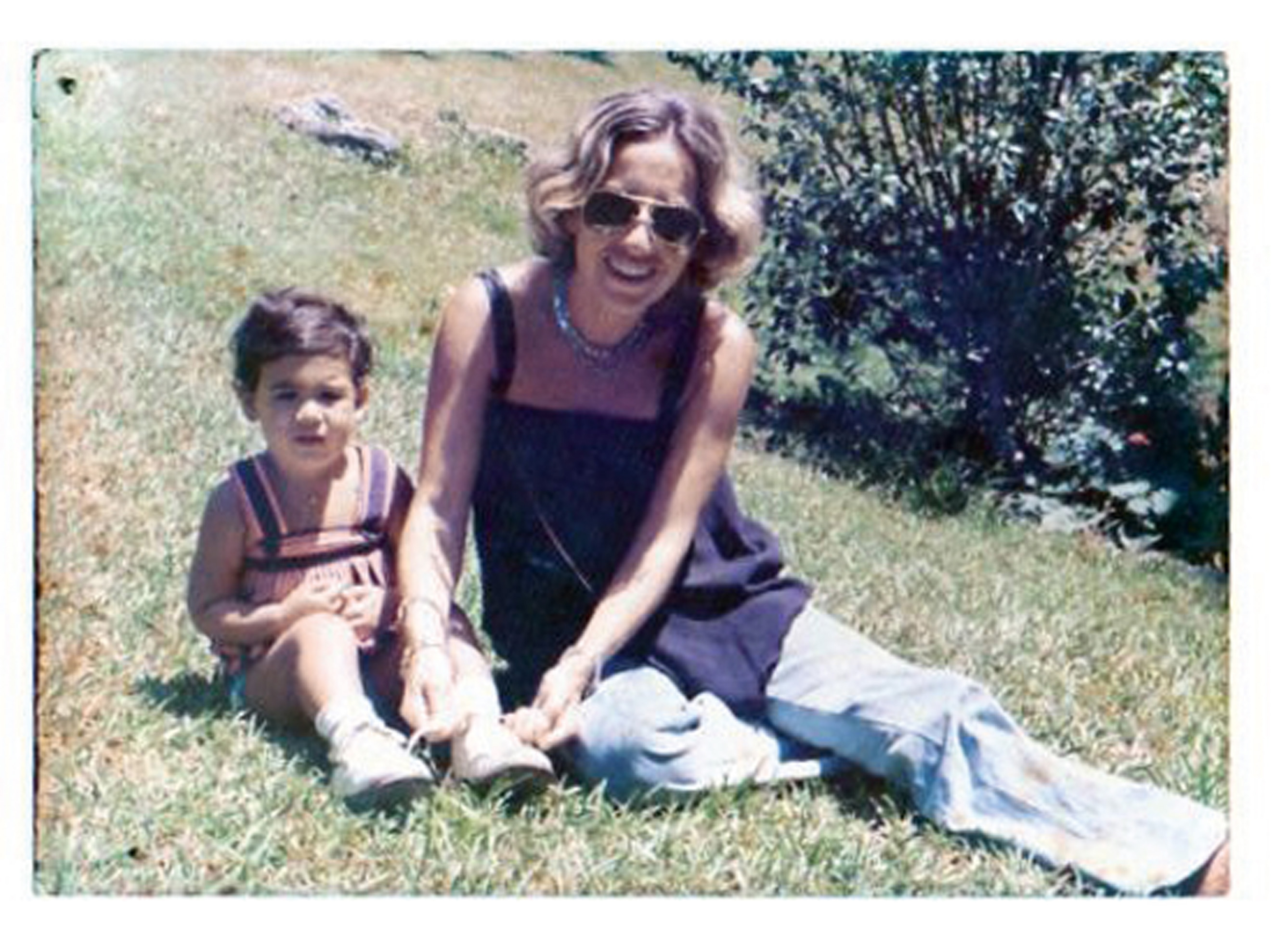 Com a filha, Taísa, no Rio, em 1977