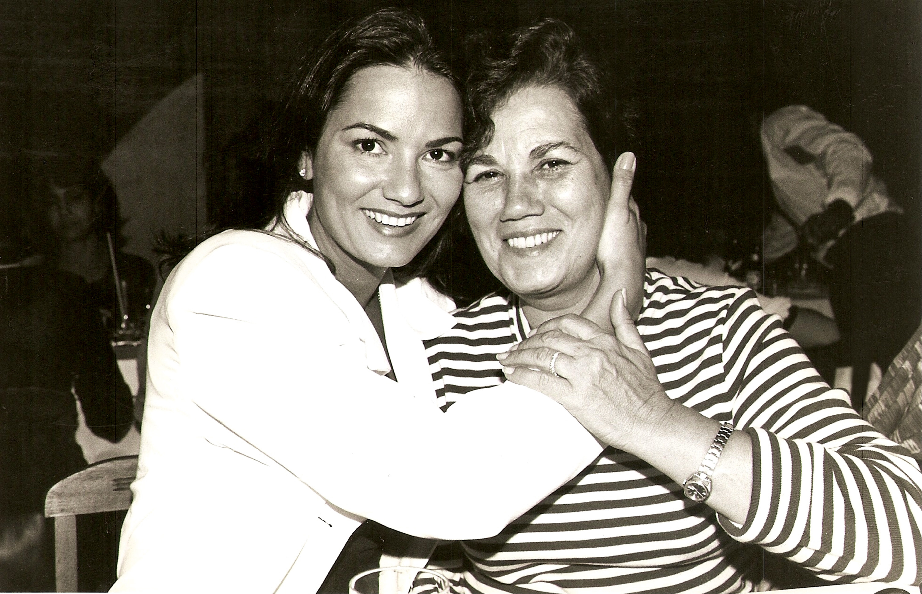 Com a mãe, Alzira Botelho da Silva