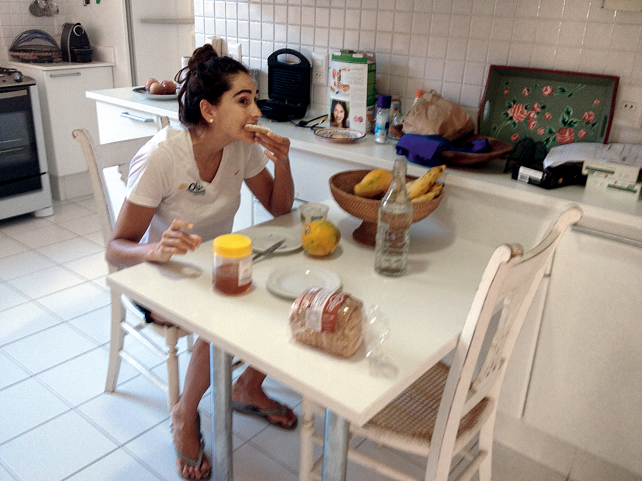 06:30 - “Acordo e tomo um café da manhã reforçado. É essencial para começar meu dia corrido.”