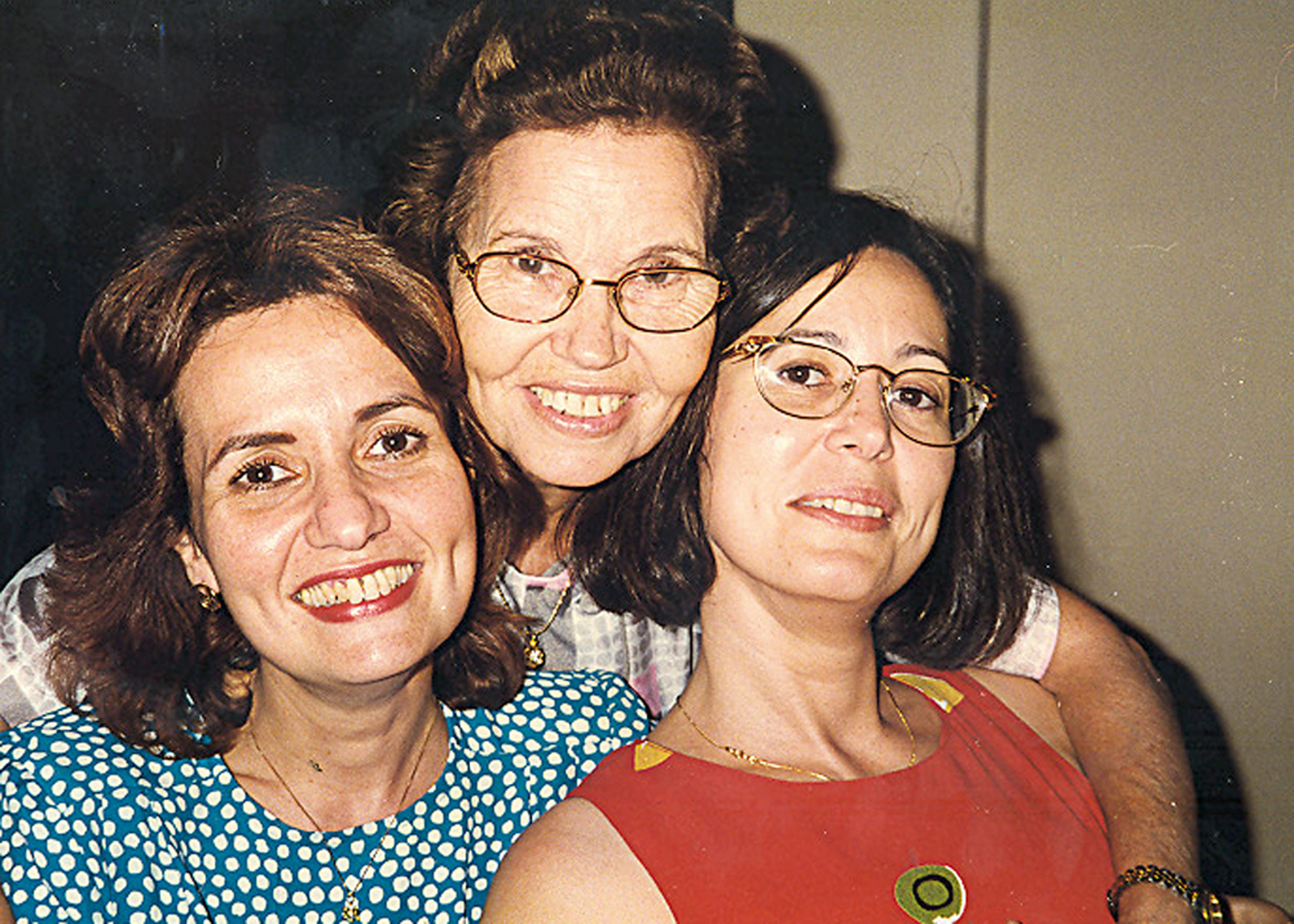 Com a mãe, Maria Emilia, e a irmã, Fátima