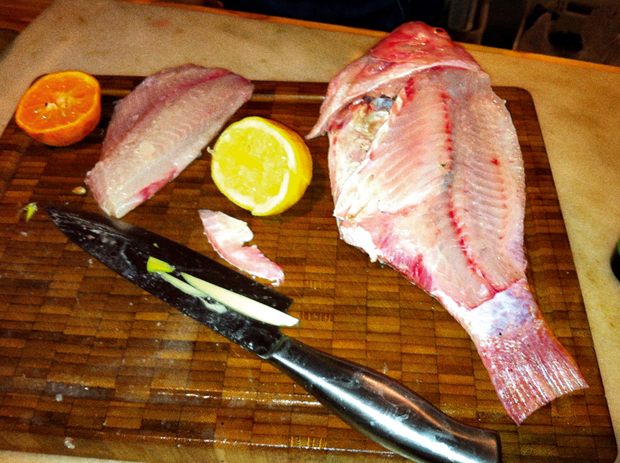 16:00 -  Dei uma aula para a turma de gastronomia do Instituto Capim Santo. Preparamos dois tipos de peixe.