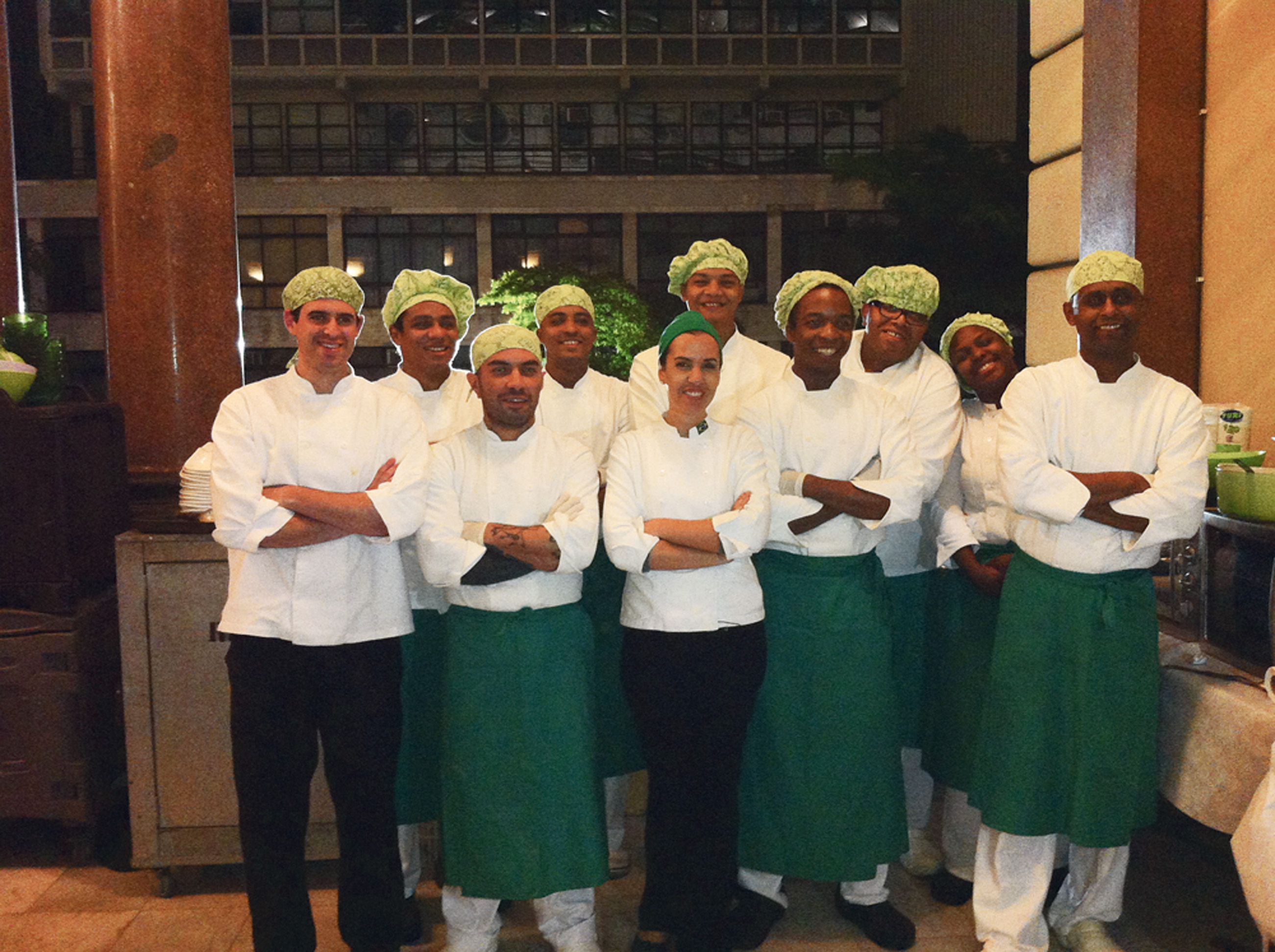 21:00 - Encerro o dia em evento no Theatro Municipal de São Paulo. Cozinhamos para 300 pessoas!