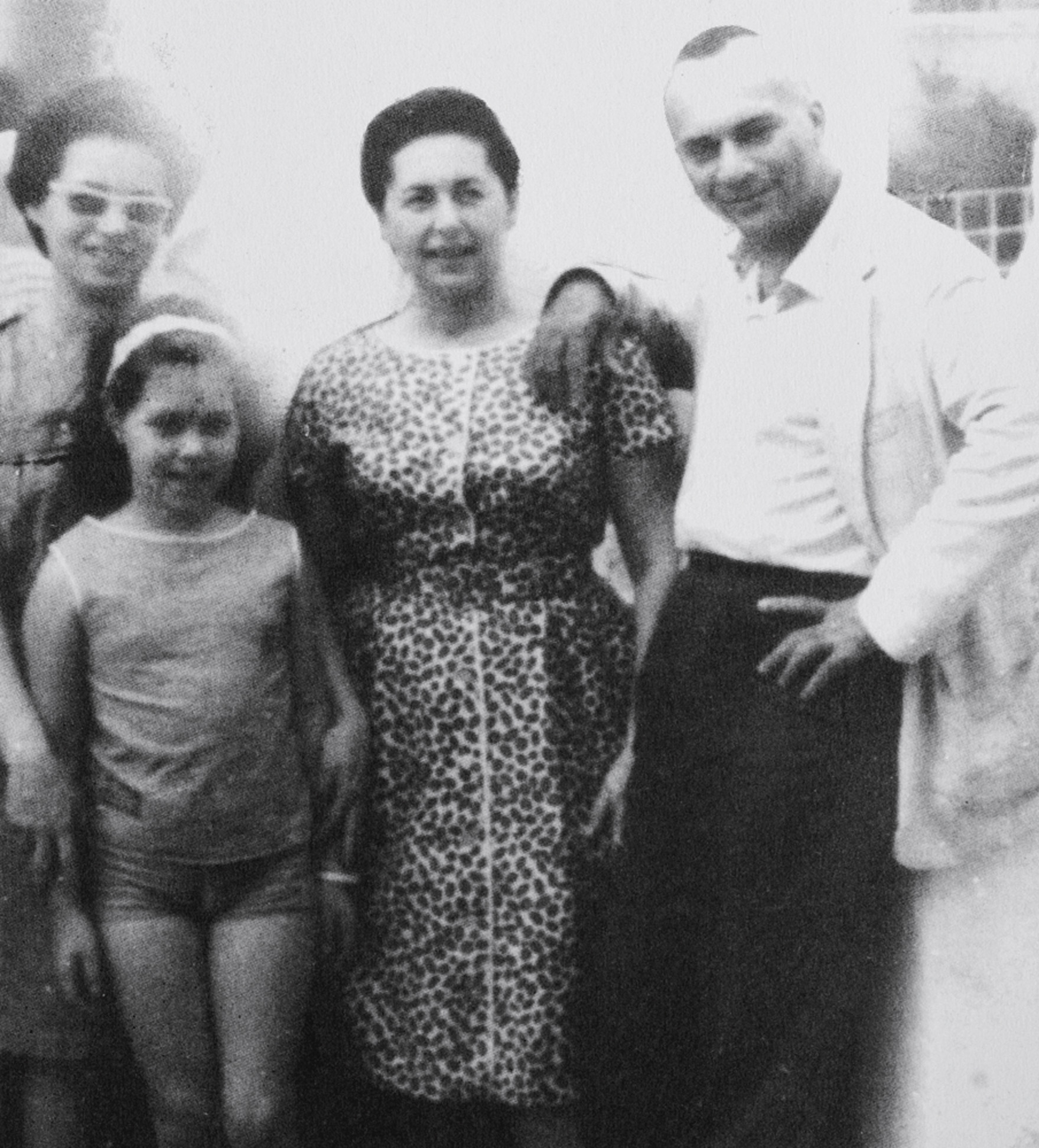 Em rara foto do casal, Clara, no centro, rodeada por Marighella, a irmã dele, Teresa, e a sobrinha, Esther Grinspum, em 1963