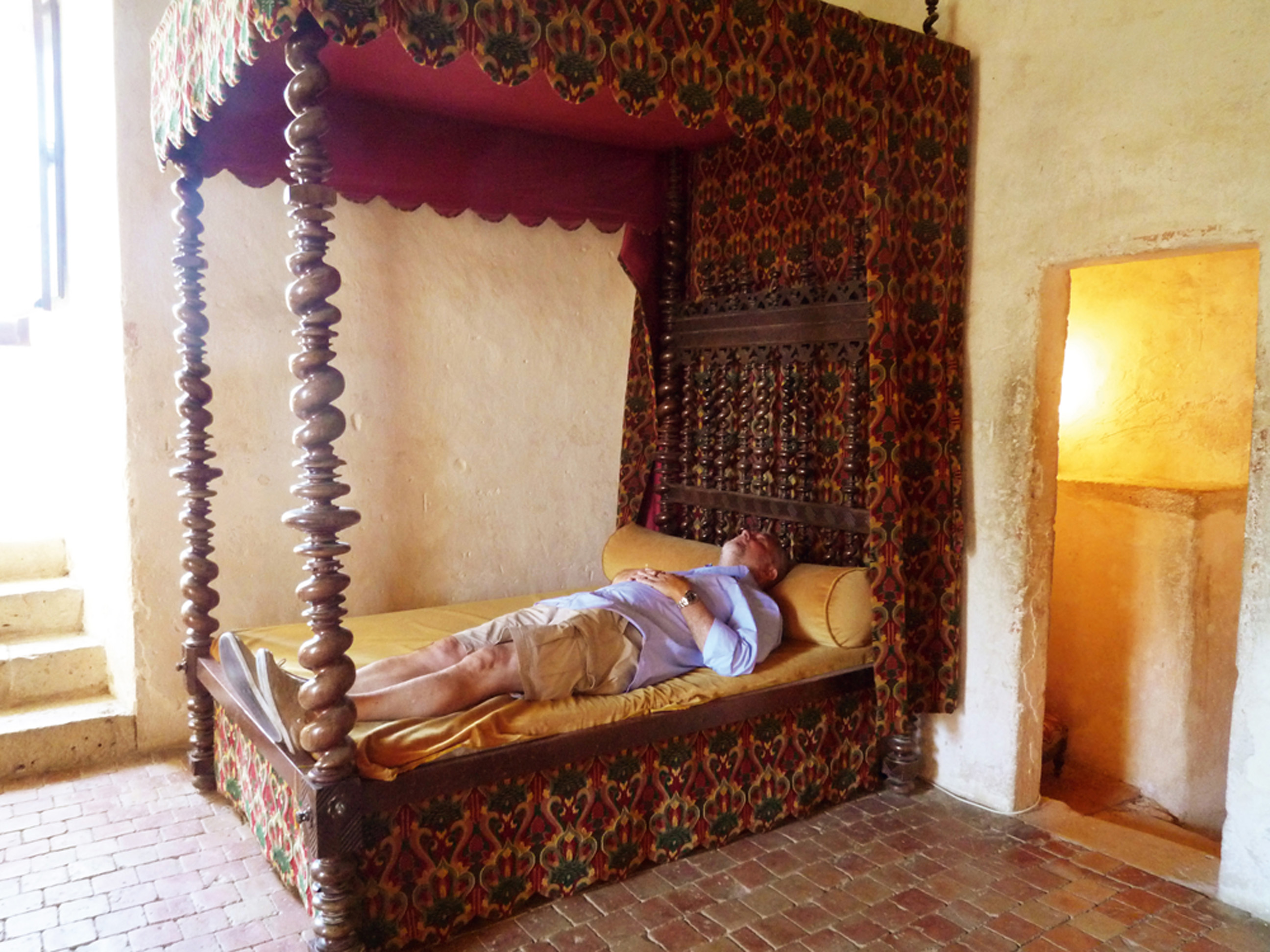 Foto proibida na cama do escritor francês Michel de Montaigne, em Bordeaux, na França, no ano passado