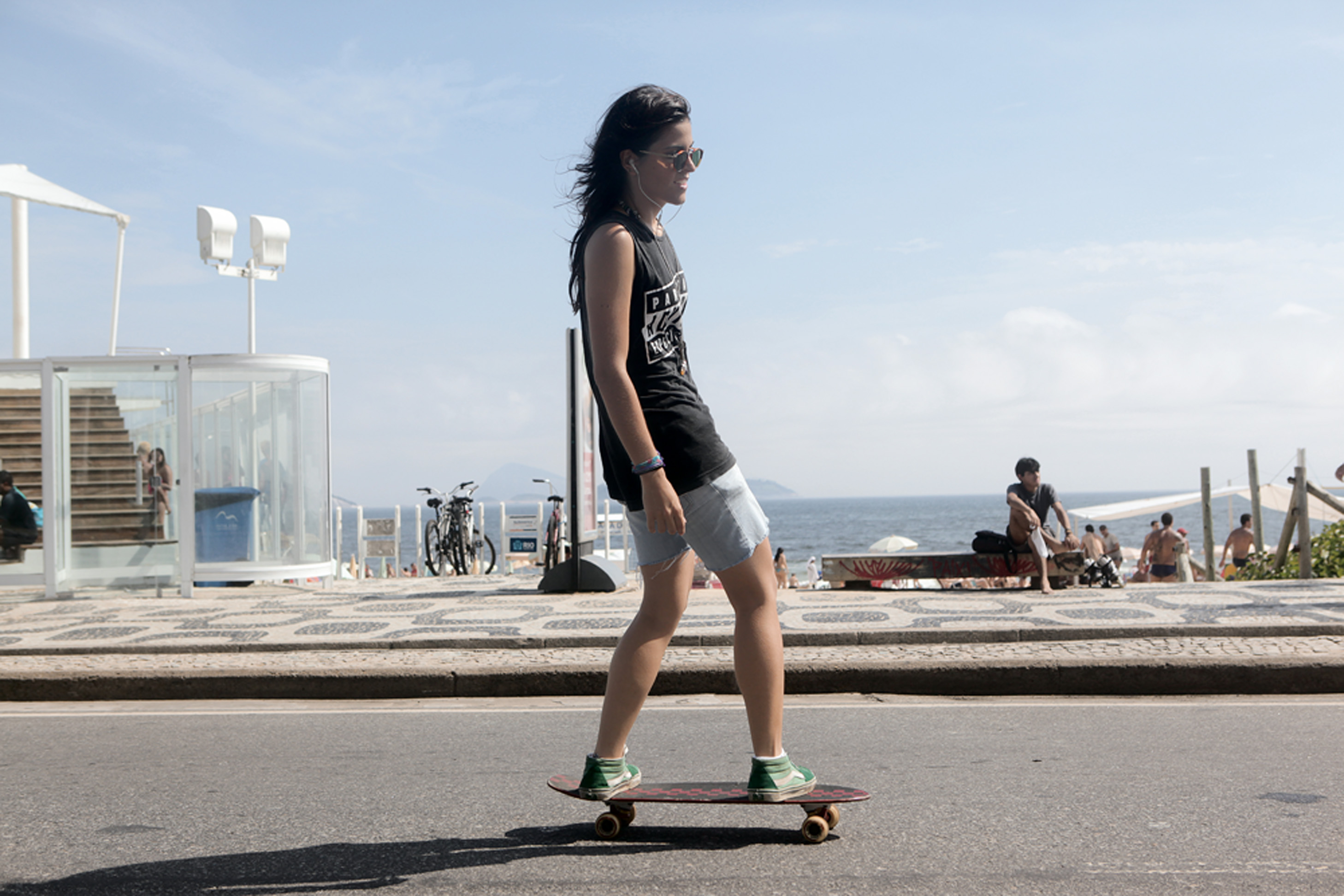 Ilana Machado, 24 anos, diretora de fotografia, usa Skate tradicional. “Não tenha medo de cair, isso vai acontecer.”