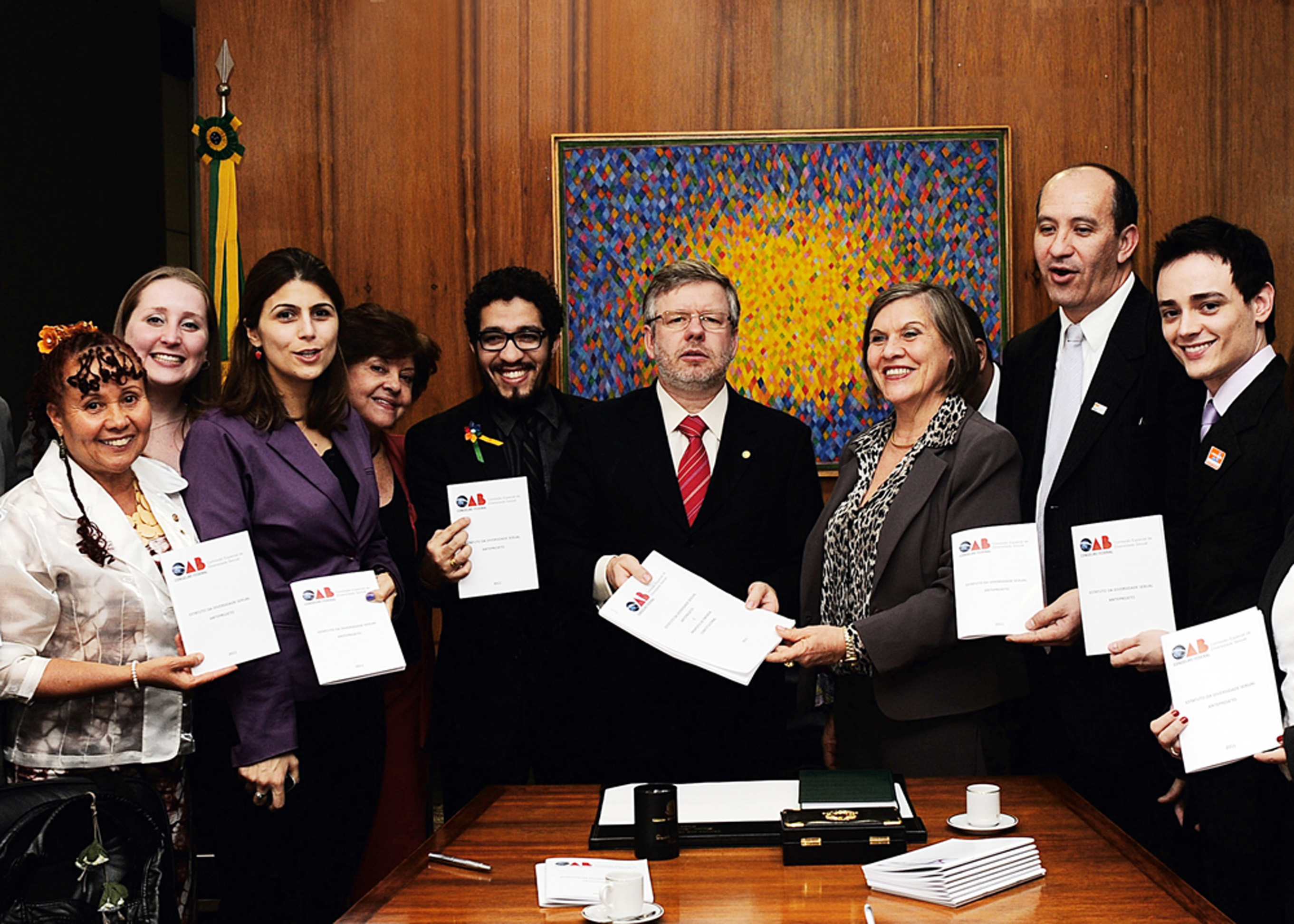 Com Jean Wyllys na entrega do anteprojeto do Estatuto da Diversidade Sexual ao presidente da Câmara, em 2011