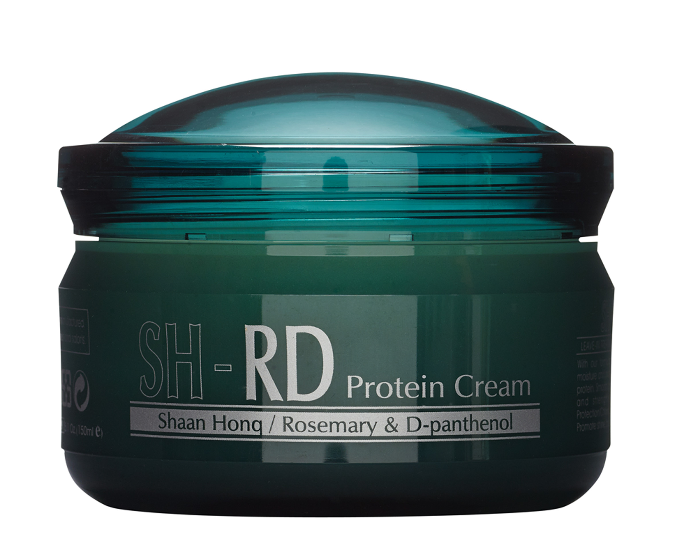 No tom “Toda loira deveria usar SH-RD, um creme de proteína que restaura o cabelo. A cor fica mais bonita, e o fio, hidratado”