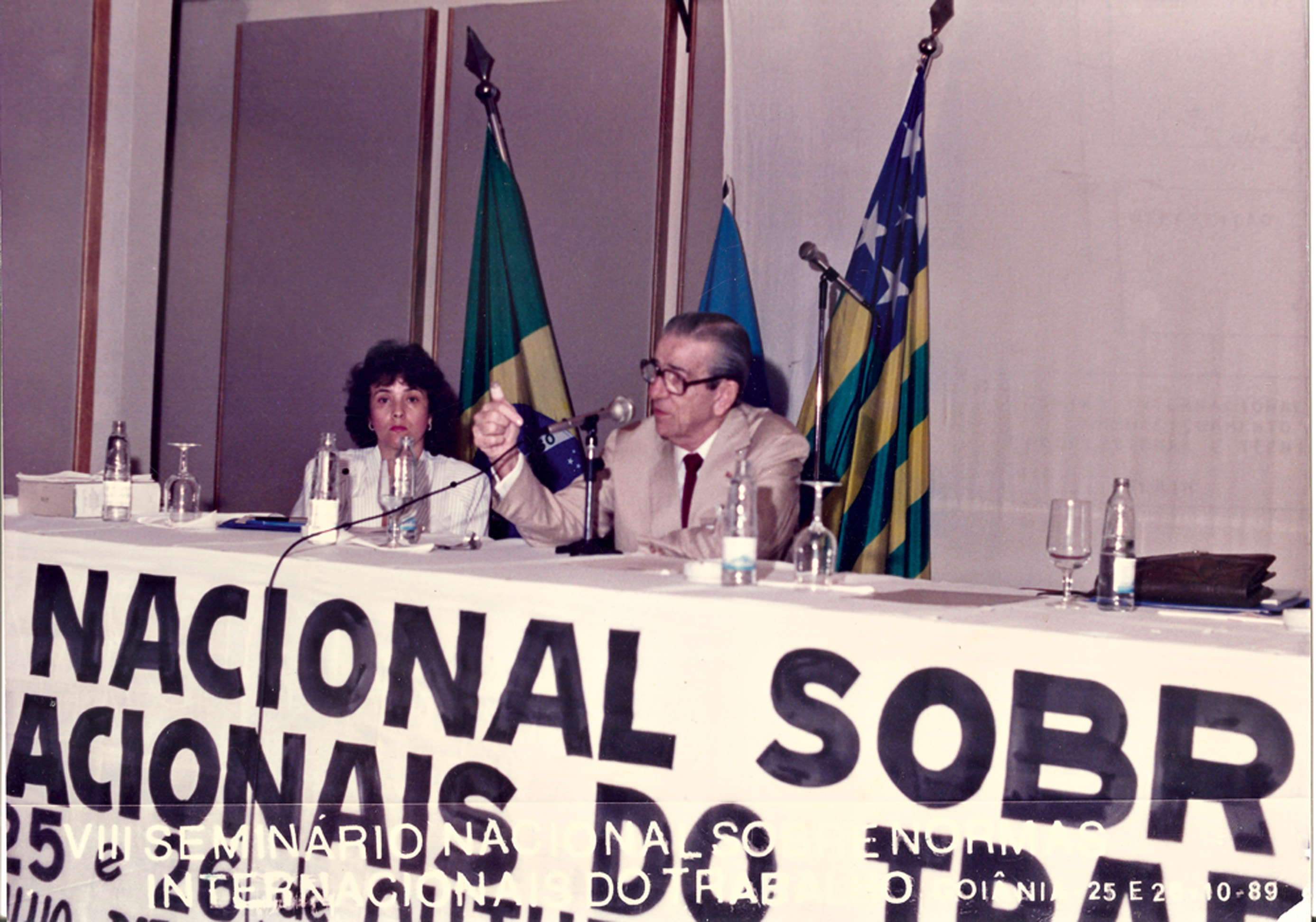 Com o já falecido ministro Arnaldo Süsekind em seminário da Organização Internacional do Trabalho, em Goiânia, em 1989