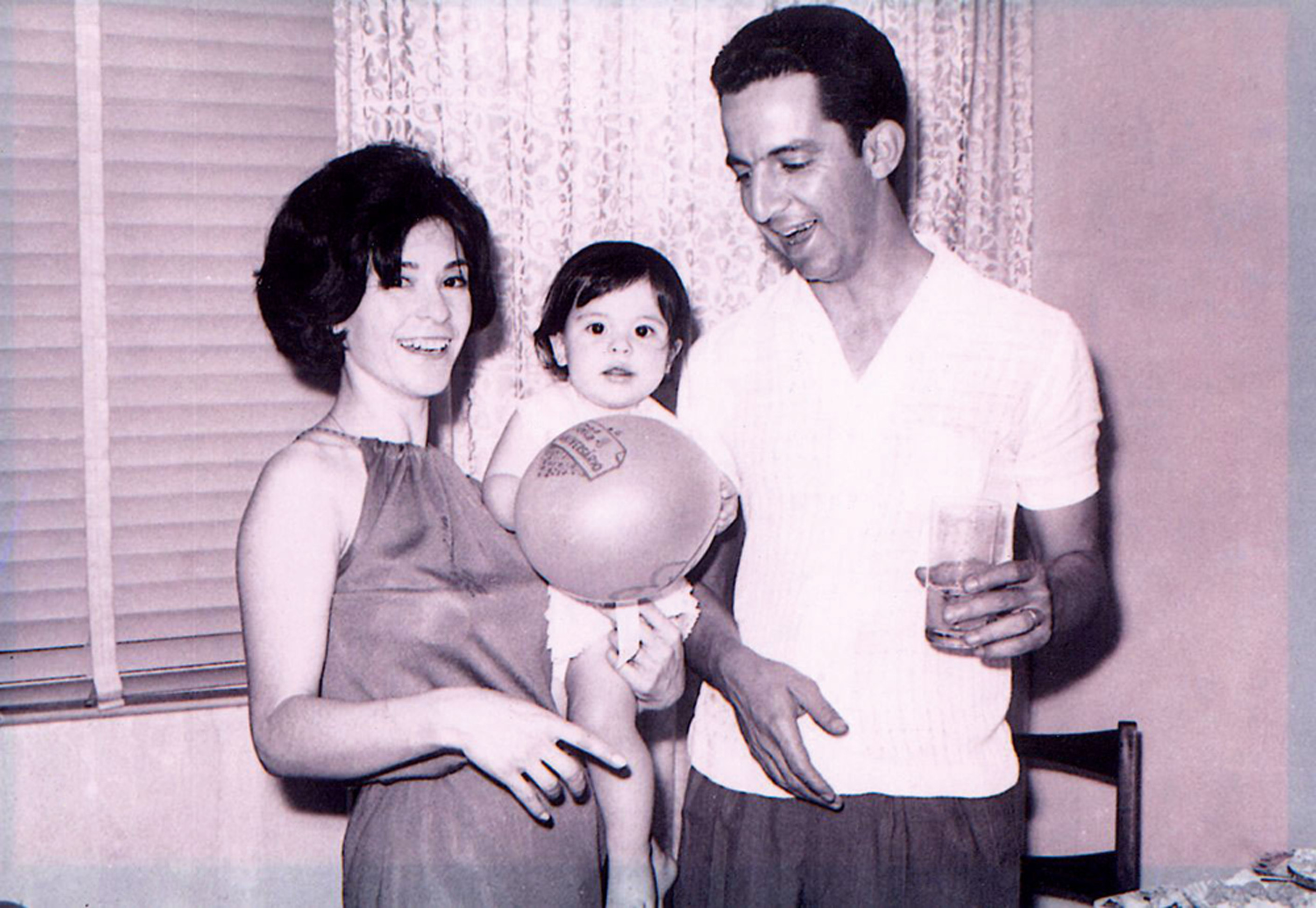 Aniversário de 1 ano, entre os pais, Shirley e Fausto Padrão