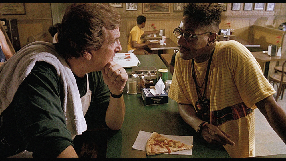 Filme: Faça a coisa certa, Spike Lee (1989) - Briga: Confusão generalizada - “Tem a cena em que eles invadem uma pizzaria para brigar, aí vira um puta quebra-pau que se estende até a rua. É uma cena clássica, briga de rua mesmo.”