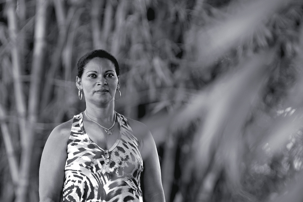 Antonia Leonice Jacxes hoje, aos 42 anos, em Belém, cidade para a qual mudou para ficar longe de Edinaldo, atualmente foragido. Ela diz saber onde ele mora e trabalha, em Paragominas