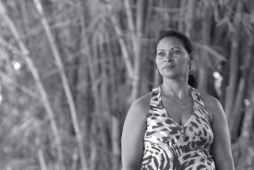 Antonia Leonice Jacxes hoje, aos 42 anos, em Belém, cidade para a qual mudou para ficar longe de Edinaldo, atualmente foragido. Ela diz saber onde ele mora e trabalha, em Paragominas