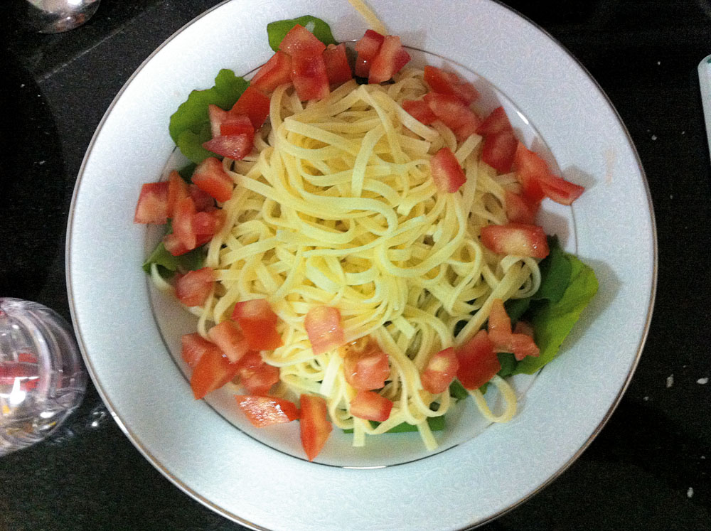 20:00 Preparo um macarrãozinho pra nós três: eu, Francisco e meu marido, Edmundo.