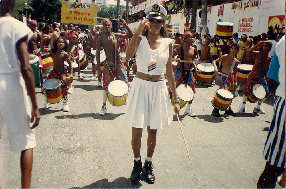 “A foto é de 1996, quando fui maestrina do bloco Olodum Mirim, no bairro do Campo Grande, em Salvador. Foi um dos melhores Carnavais que eu já tive, um desfile lindo e inesquecível. Fiquei tão emocionada que até chorei!” Andreia Reis, 36 anos, percussionista da banda Olodum