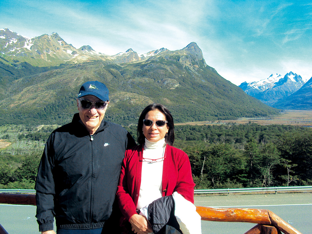 Com o marido, Álvaro, no Chile, em 2010, meses antes da morte dele