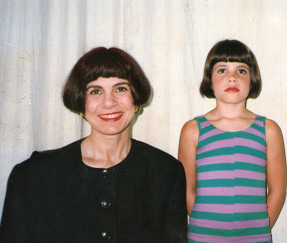 Com a mãe, Alice, nos anos 80. Sou xerox dela