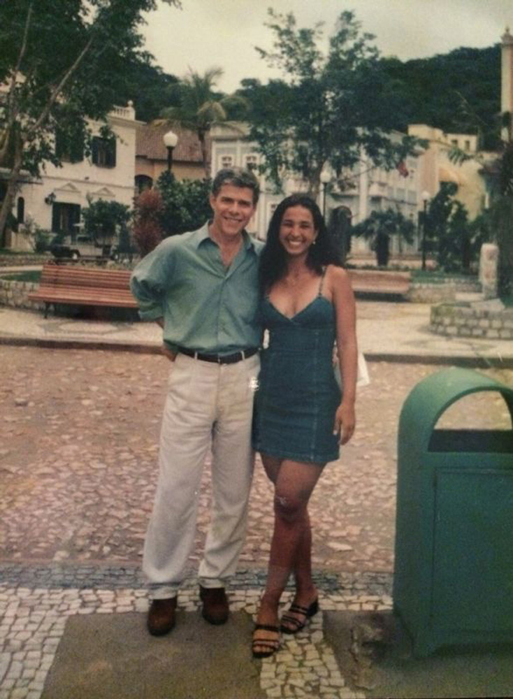 Com o ator José Mayer, na época em que fazia figuração na Globo