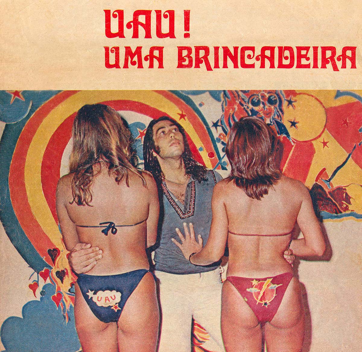 David Azulay fazendo graça com as modelos em 1974