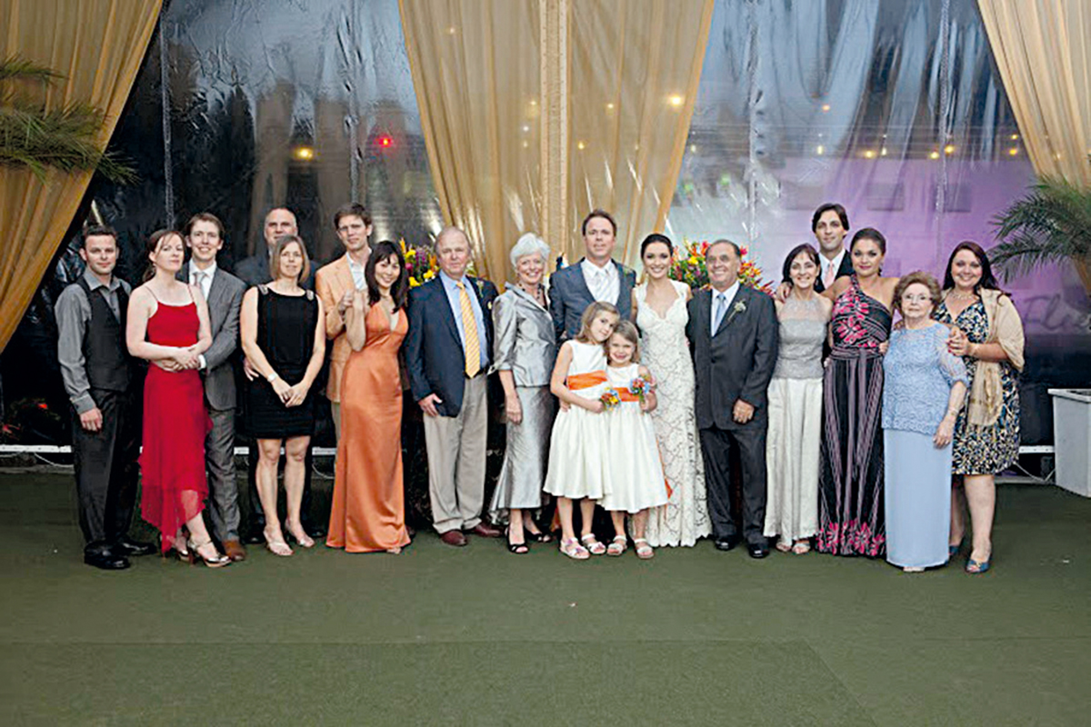 Encontro da família canadense de Rob com a brasileira, de Ilana, no casamento deles