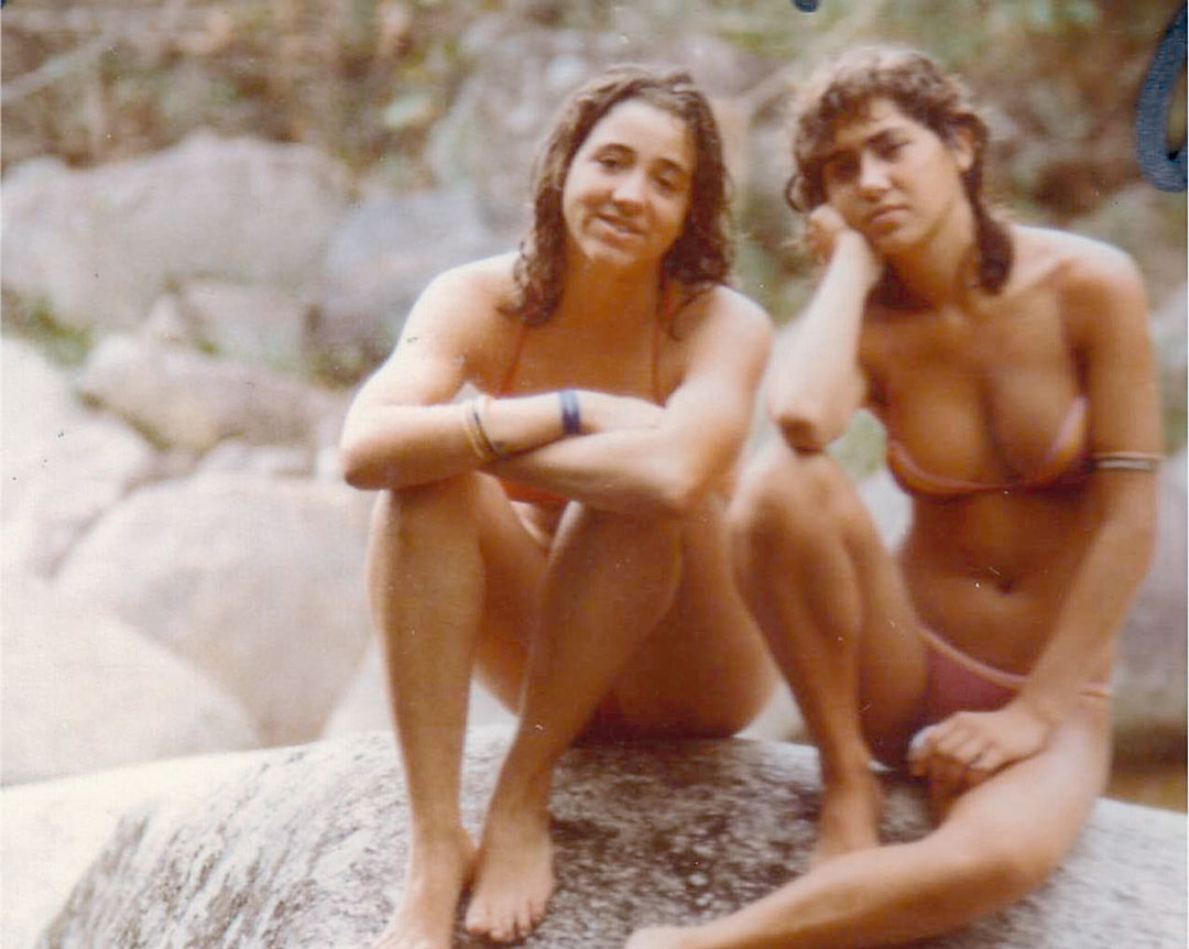 Com a amiga Marisa Orth, em 1980