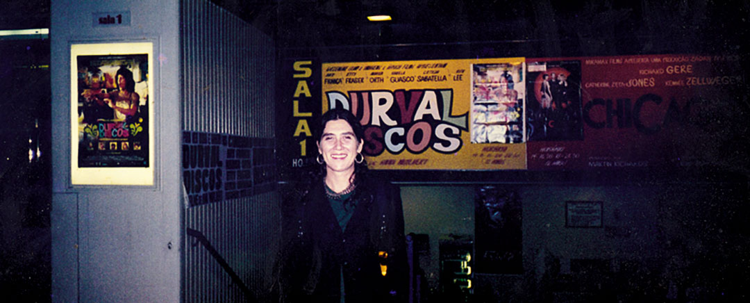 Em frente ao cartaz de Durval Discos