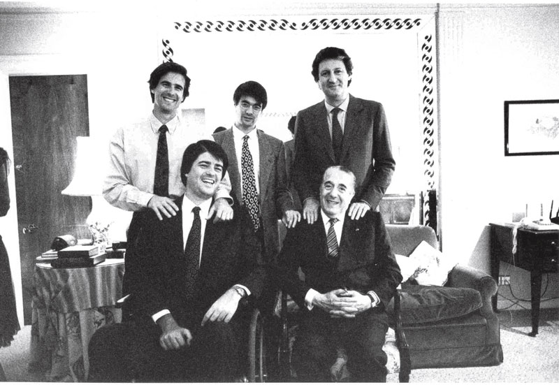 Família reunida: em pé, Waltinho, João e Fernando. Em frente, o pai, Walter e Pedro