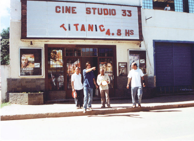 Nas filmagens de Uma PEquena Mensagem do Brasil - A  Saga de Castanha e Caju contra o Encouraçado Titanic (2002)