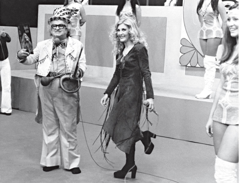 Alô, alô Wanderléa: Ternurinha cantando no programa do Chacrinha, em 1983