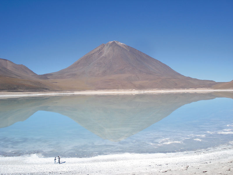 O Salar de Uyuni, na Bolívia, a maior planície de sal do planeta
