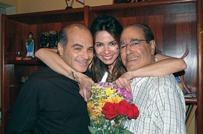 No aniversário de 2007, com o marido e o pai, o empresário João Alberto Morad: “Sou bicho do mato igual a ele”