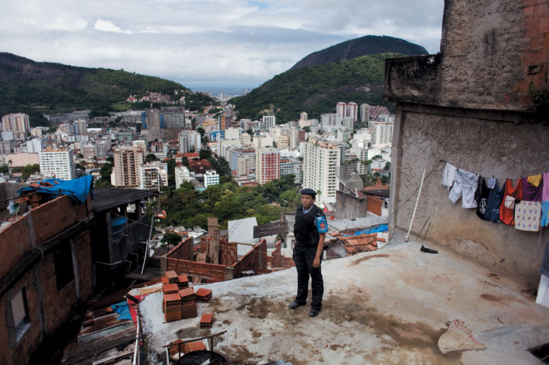 As lajes do Dona Marta viraram o quintal de Pricilla. A favela, que surgiu nos anos 40 no coração da zona sul carioca, já foi tema de clipe, filme e até best-seller