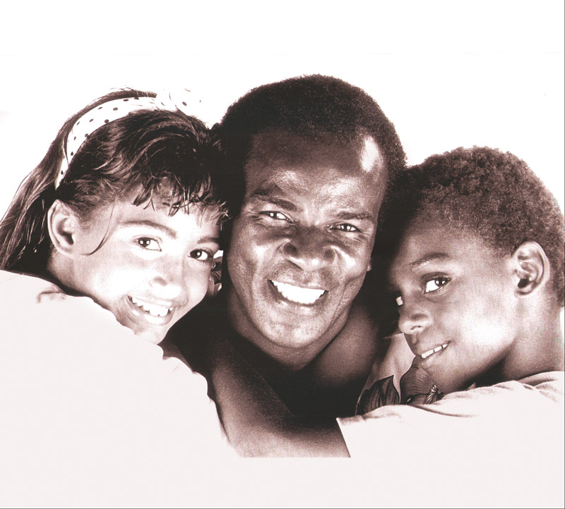 O ator baiano Antonio Pitanga com os filhos Camila e Rocco, que seguiram sua profissão