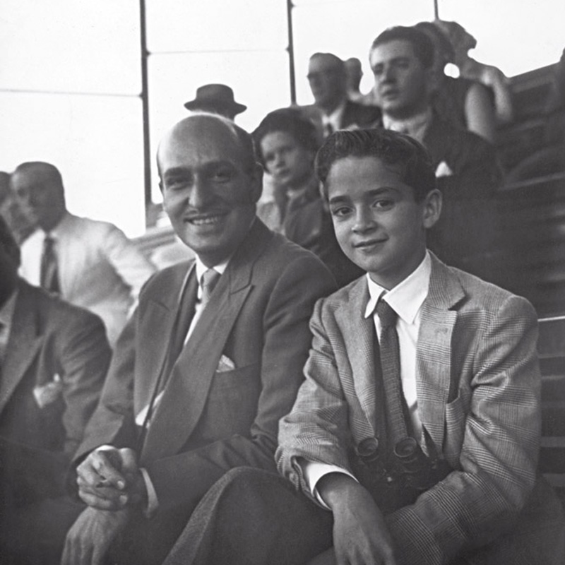 Horácio, seu primeiro marido, e Horacinho, aos 14 anos, no Jockey Club do Rio de Janeiro