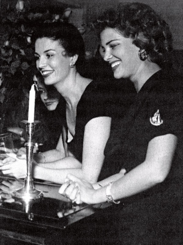 Com Martha Rocha, em 1954, logo após ela ter sido eleita a primeira Miss Brasil