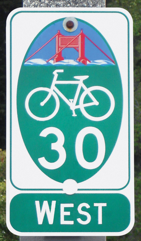 As placas de rua indicam a milhagens para ciclistas