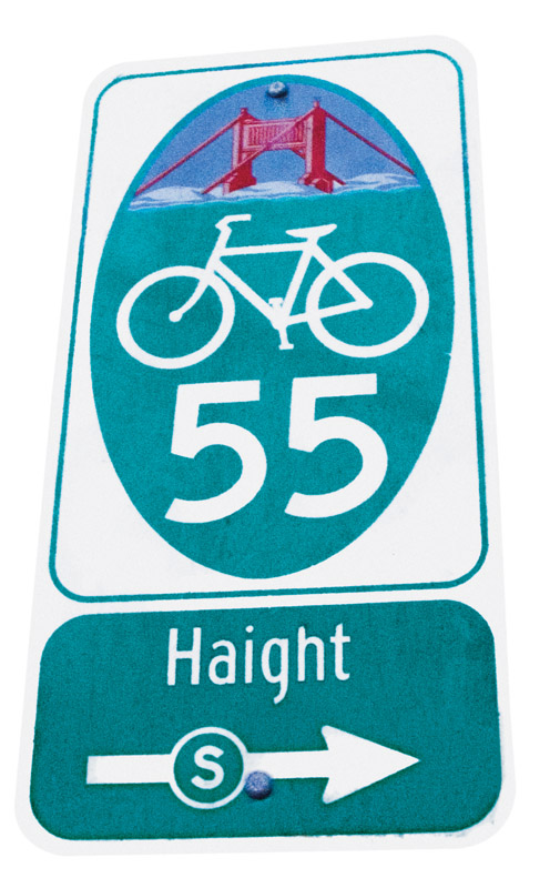 As placas de rua indicam a milhagens para ciclistas