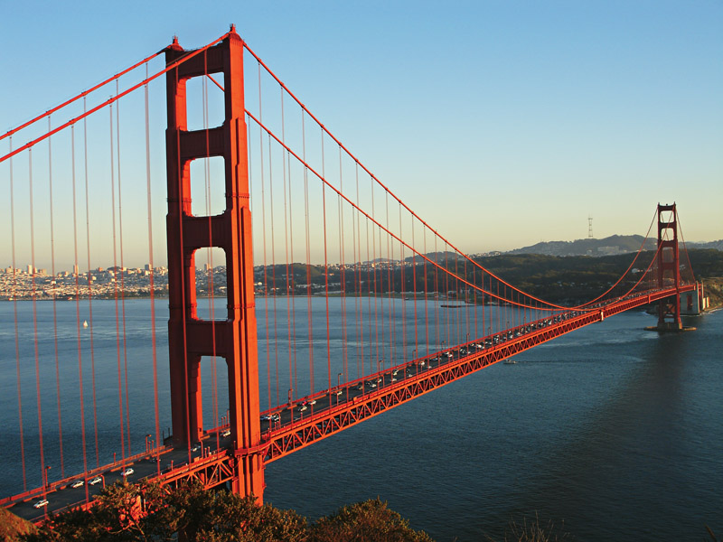 A vista da ponte Golden Gate e a cidade ao fundo