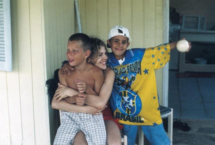 Com os sobrinhos Oripe e Pablo, em 2003, na sua cidade natal
