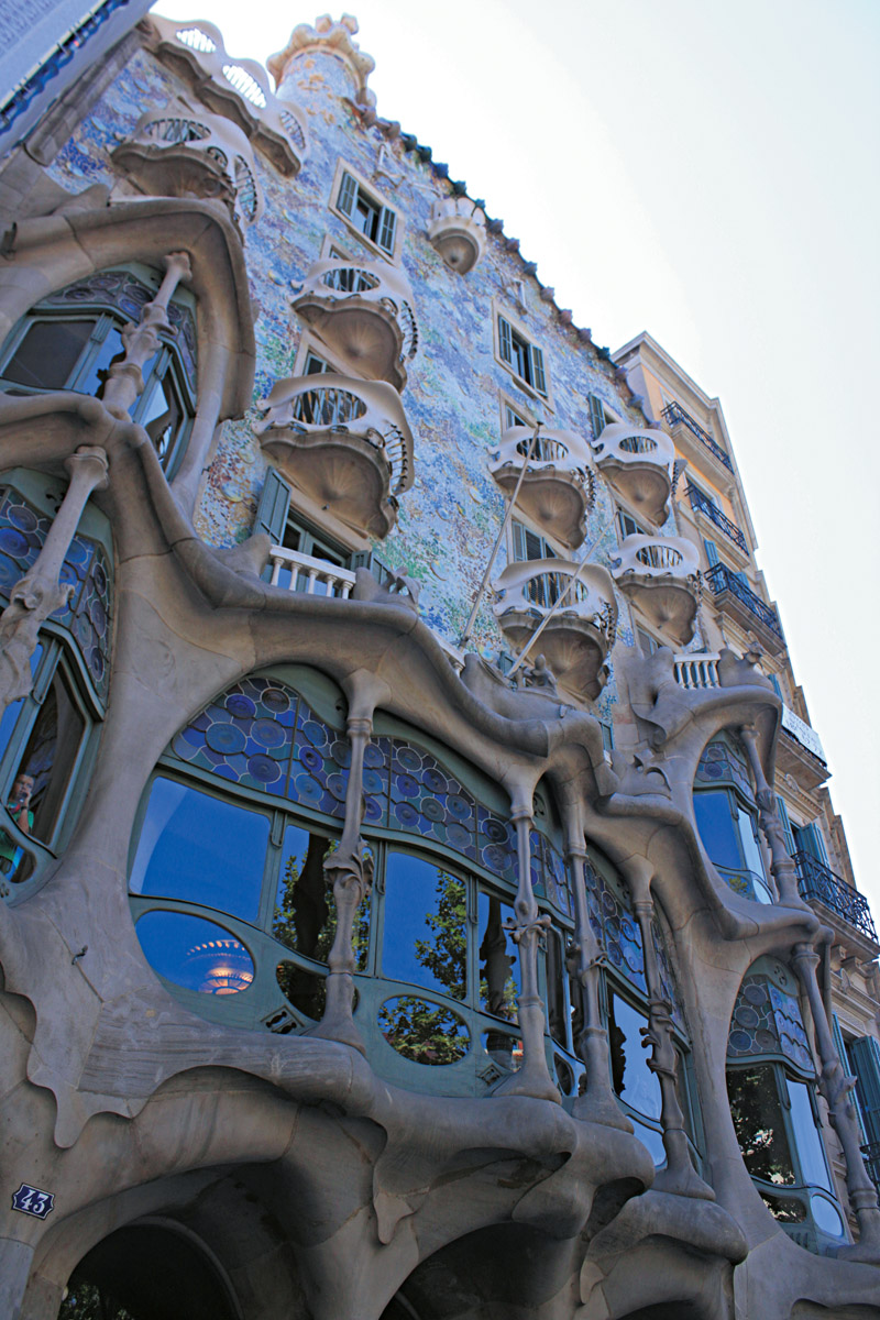 Colorida e fantasmagórica, a casa Batlló é marca de Gaudí na cidade
