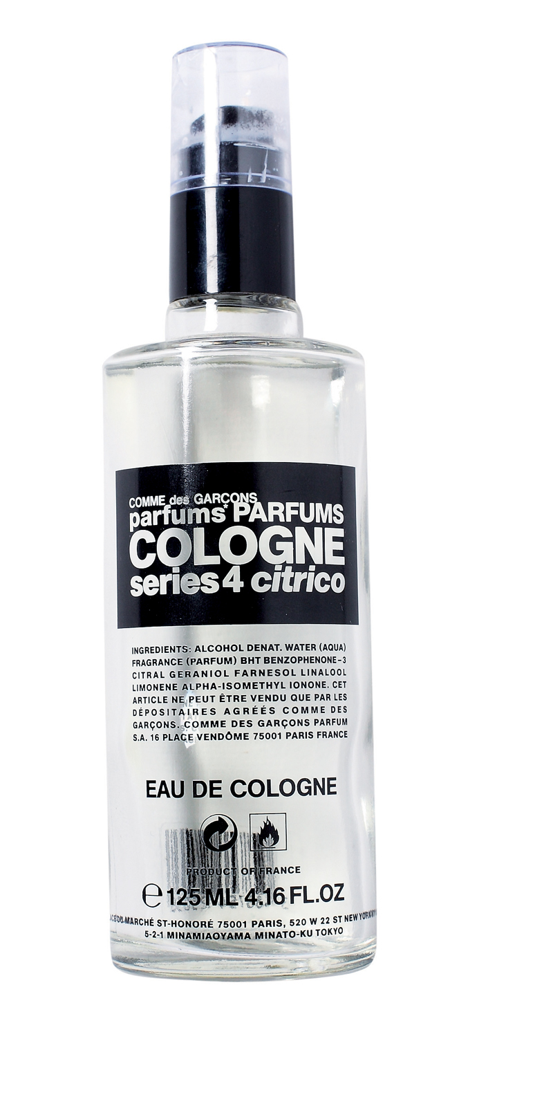 16. Água de colônia - Não gosto de perfume, acho cafona. Esta, da Comme des Garçons, fica bem misturada com o meu cheiro.