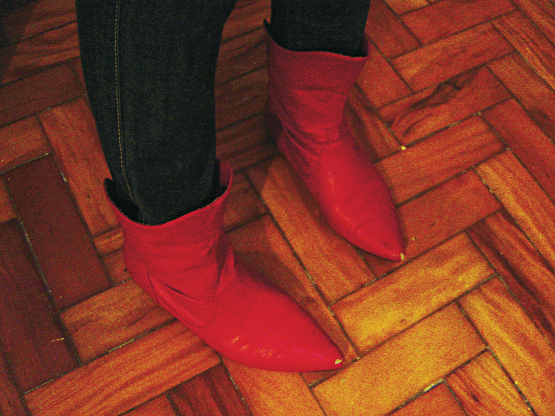 As botas vermelhas que hoje saem andando por São Paulo