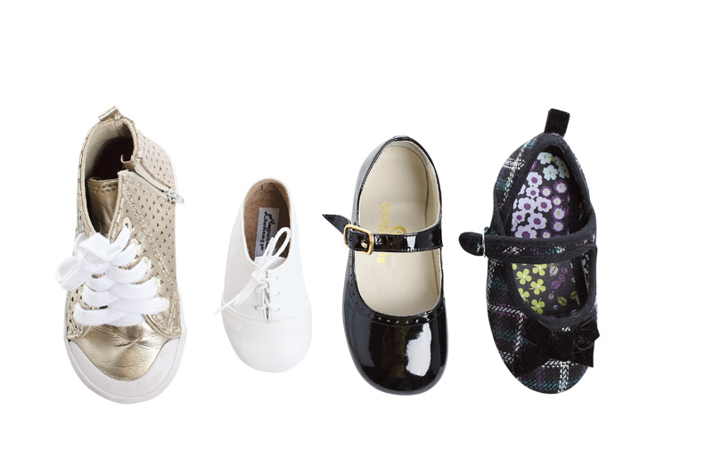 Sapatos da minha bebê “Costumo comprar sapatos para minha filha, muitos ela nem usou.”