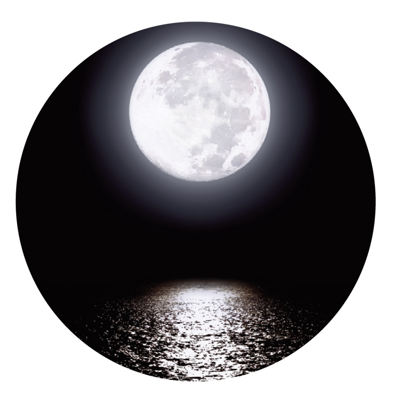 Banho de lua “Um dos rituais de beleza é fazer, uma vez por mês, um banho de lua. Faço esfoliação e hidratação no corpo todo e depois deixo os pelos dourados, com a descoloração”